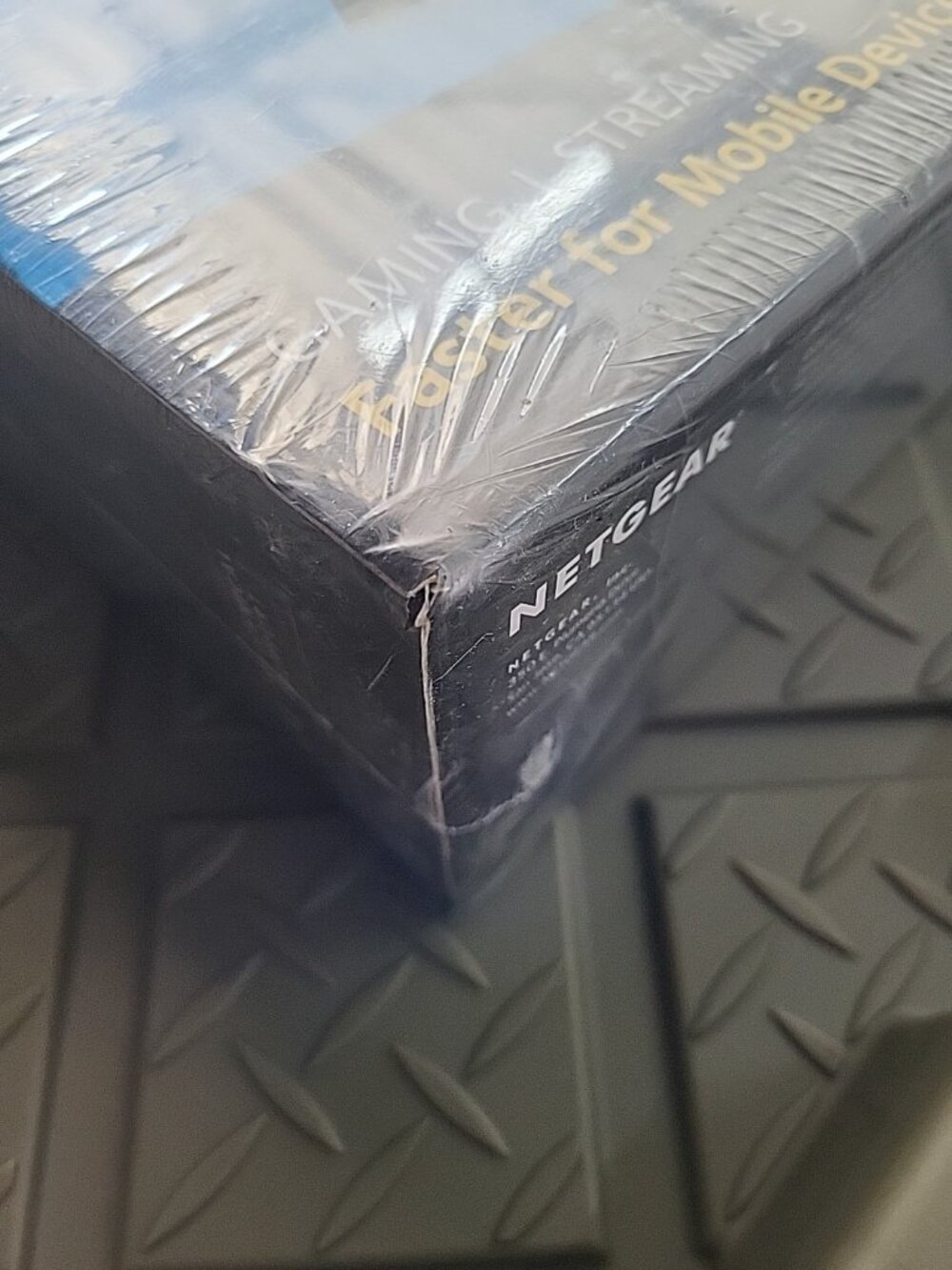 NETGEAR R6700 Nighthawk AC1750 Smart WiFi Router R6700-100NAS NEW FACTORY SEALED - Picture 4 of 6